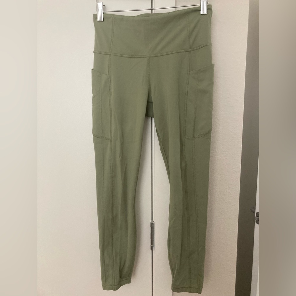 Athleta Ultimate Stash 7/8 Tight in Green